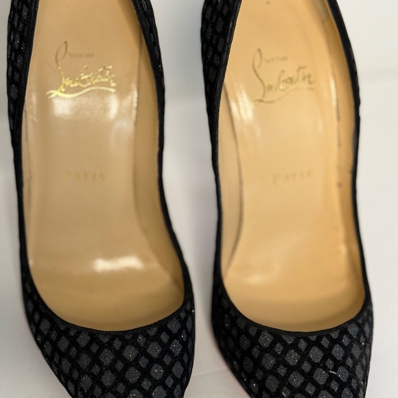 Christian Louboutin Pumps – the ultimate luxury with the iconic red sole! - Picture 2 of 5